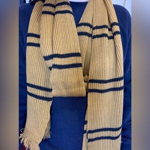Universal Studios Hufflepuff Scarf